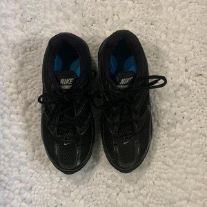 Women's Nike Reveal 3 Black Tennis Shoe